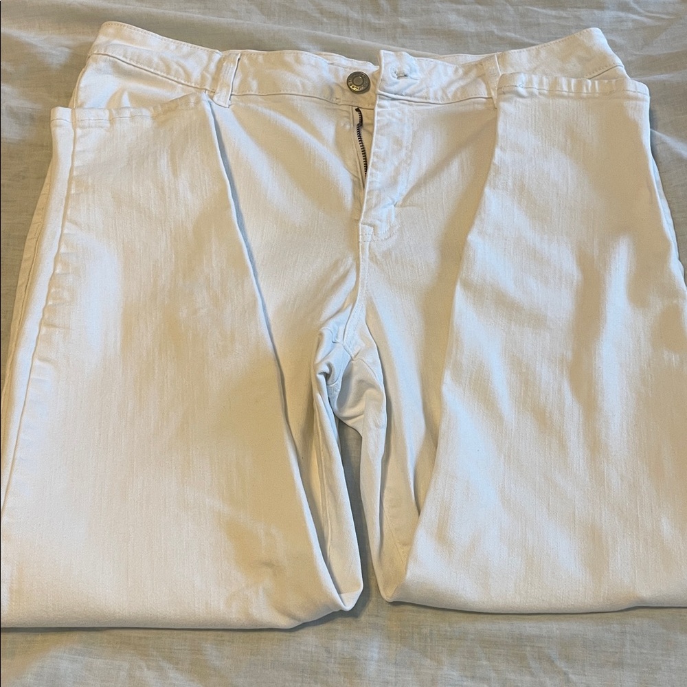 Clear out sale! Maurices Women's Crisp High-rise White Skinny Jeans